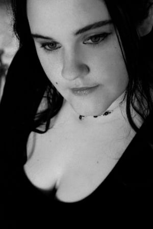 Devote mollige Lady aus Zrich sucht dominante Mnner