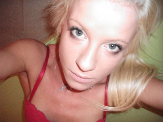 erotikfind.ch | Webcam Sex mit der süßen Schweizer Blondine Susi